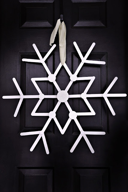 Popsicle Snowflake Wreath | The Ballard Bunch #christmas #wreath
