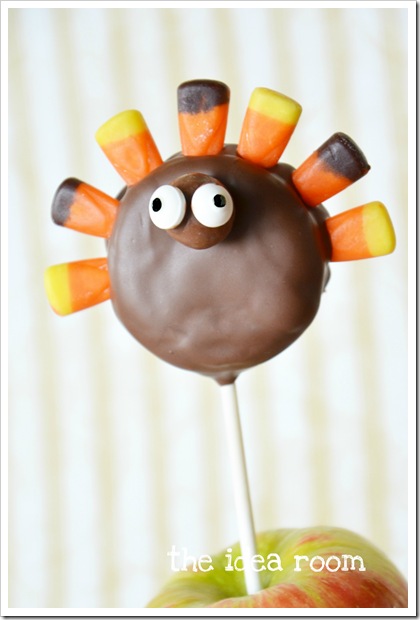 Thanksgiving Turkey Oreo Pops Treats | The Idea Room. #thanksgiving #craft