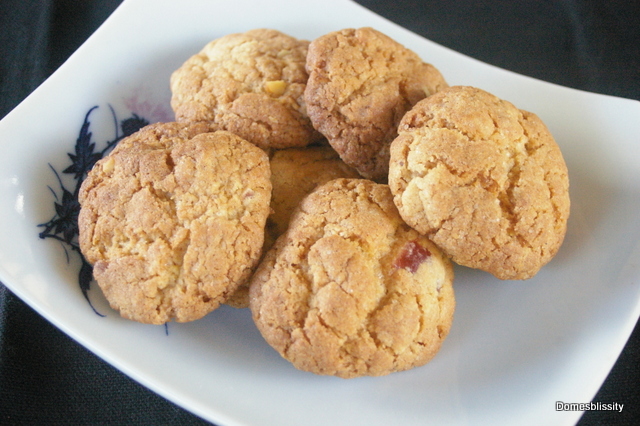 Cherry and Walnut Cookies | Domesblissity #recipe #christmas