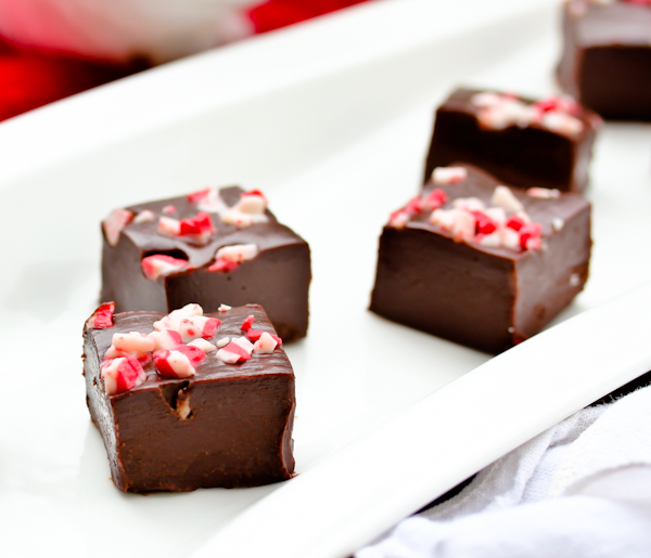 Peppermint Fudge | A Spicy Perspective. Click for more holiday cookie ideas! #christmascookie #cookieexchange