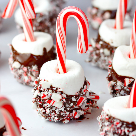 Candy Cane Marshmallow Pops | Liv Life. Click for more holiday cookie ideas! #christmascookie #cookieexchange