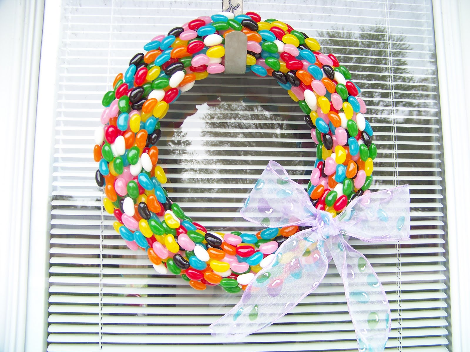 Jelly Bean Easter Wreath. Click for 40 more #DIY #Wreath Ideas