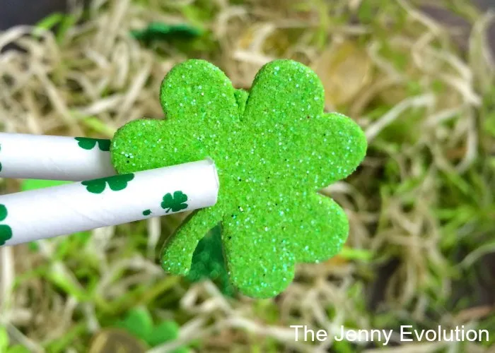 St. Patrick's Fine Motor Sensory Bin | The Jenny Evolution