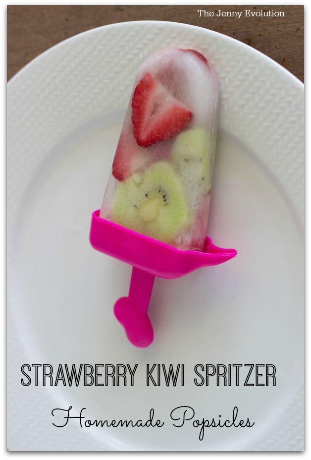 Homemade Strawberry Kiwi Spritzer Popsicle Recipe | Mommy Evolution