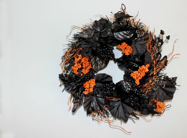 DIY Halloween Wreath For Under $10!