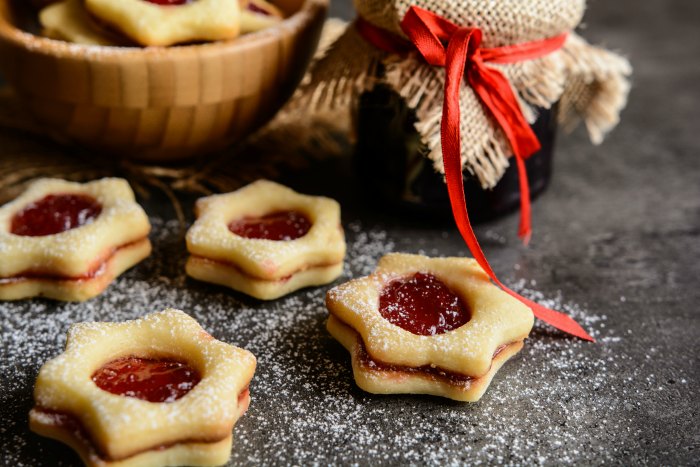 Linzer cookies with Spiced Jam Recipe