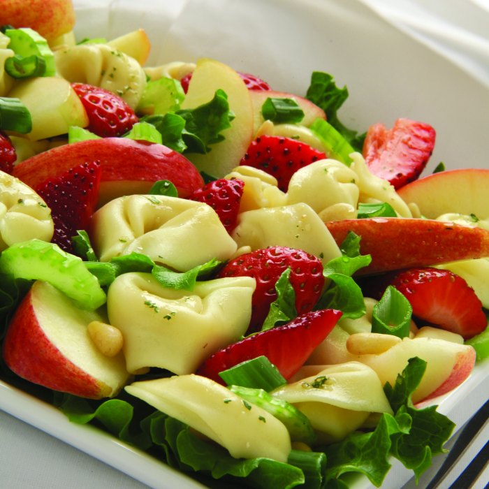 Apple Tortellini Salad Recipe - Perfect appetizer for your next summer BBQ | Mommy Evolution