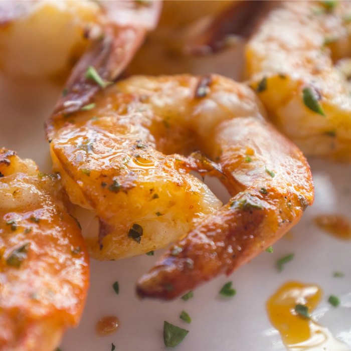 Grilled garlic lemon shrimp recipe for the BBQ | Mommy Evolution