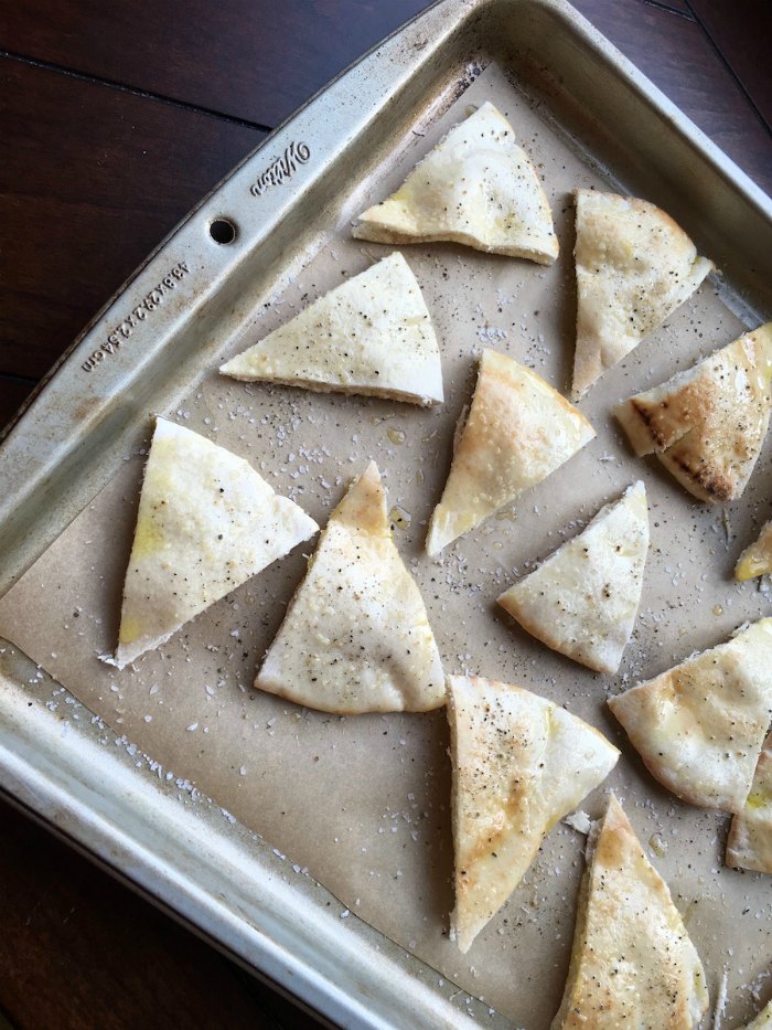 Homemade Pita Chips | Mommy Evolution #pitachips #pitachipsrecipe 