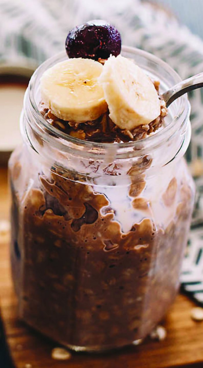 Easy Overnight Oats with Chocolate, Cherry and Banana - Make the night before! | Mommy Evolution #overnightoats #easyovernightoats #premadebreakfast 