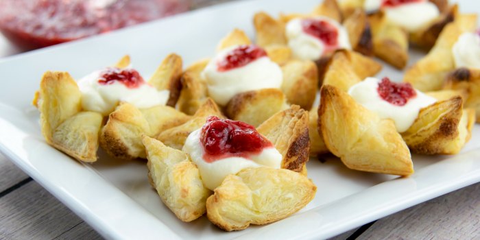 Ricotta Strawberry Puff Pastry [with Video]