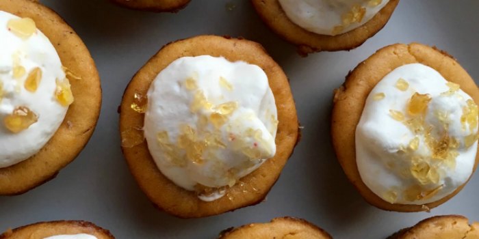 Mini Pumpkin Cheesecakes with Salted-Caramel Crunch Topping