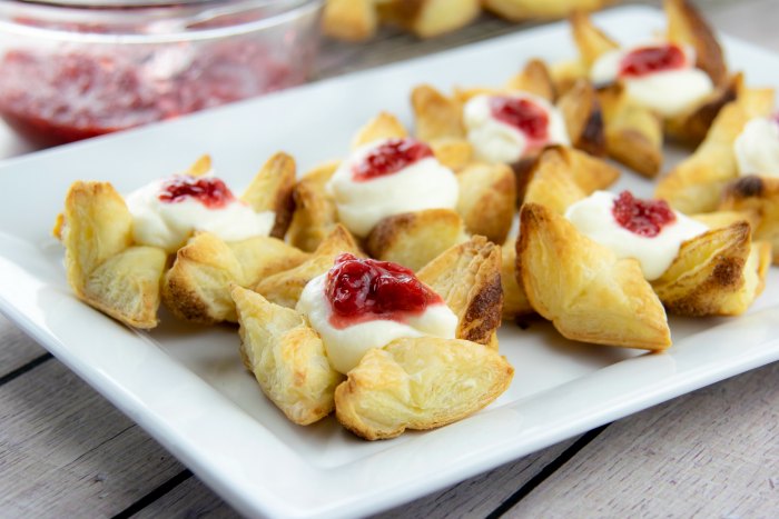 puff pastry with strawberry compote
