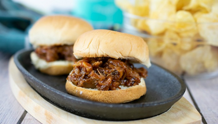 Slow Cooker Pulled Pork Sandwich [with Video]