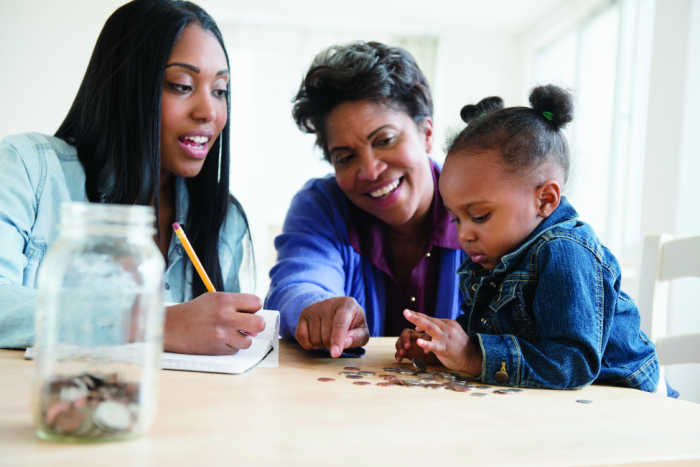 mother grandmother counting coins with little girl
