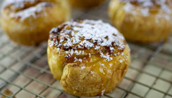 caramel sticky bun with powdered sugar on cooling rack