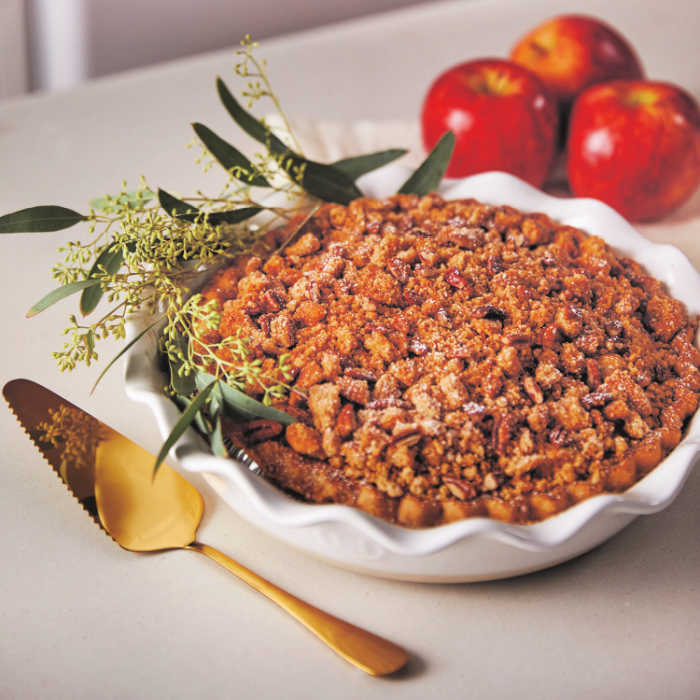 apple pie with streusel topping