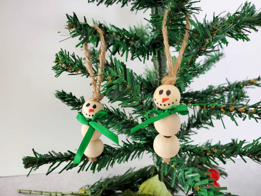 This wood bead snowman ornament is the perfect craft for the season to add to your Christmas Tree.
