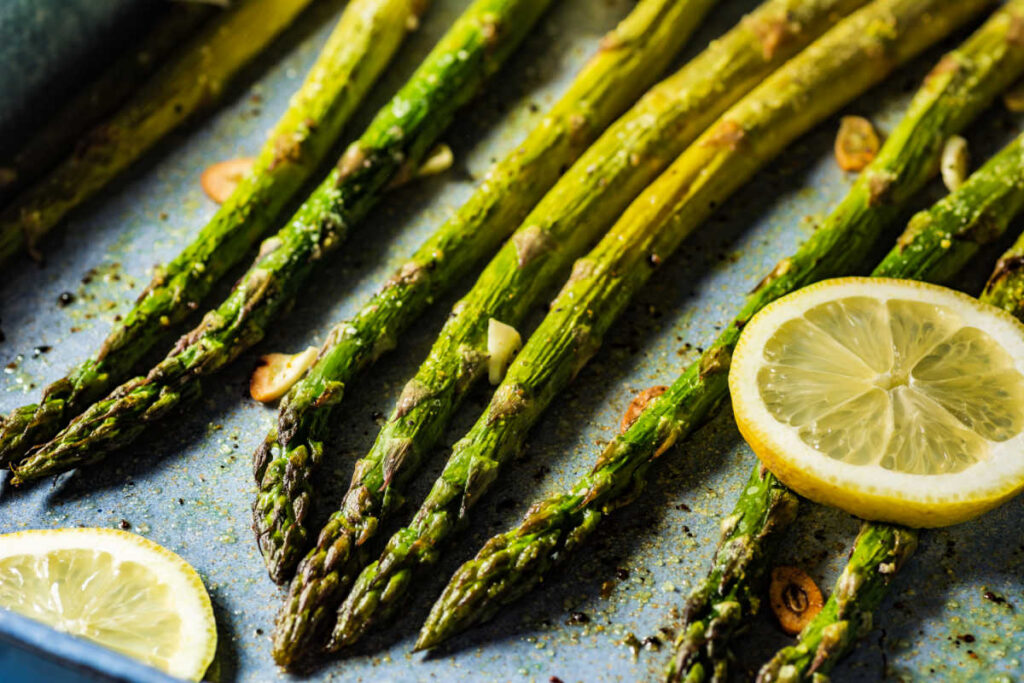 completed asparagus with lemon slices