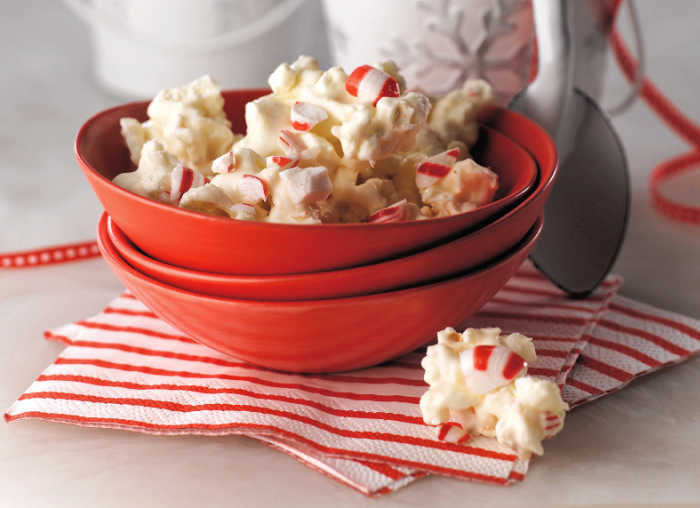 white chocolate peppermint popcorn - perfect for christmas!
