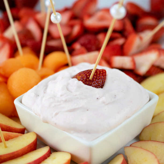 Sweet, fluffy and smooth all at the same time, this Strawberry Mousse is great to take for an outing at the park, a neighborhood party or just to snack on throughout the week. 