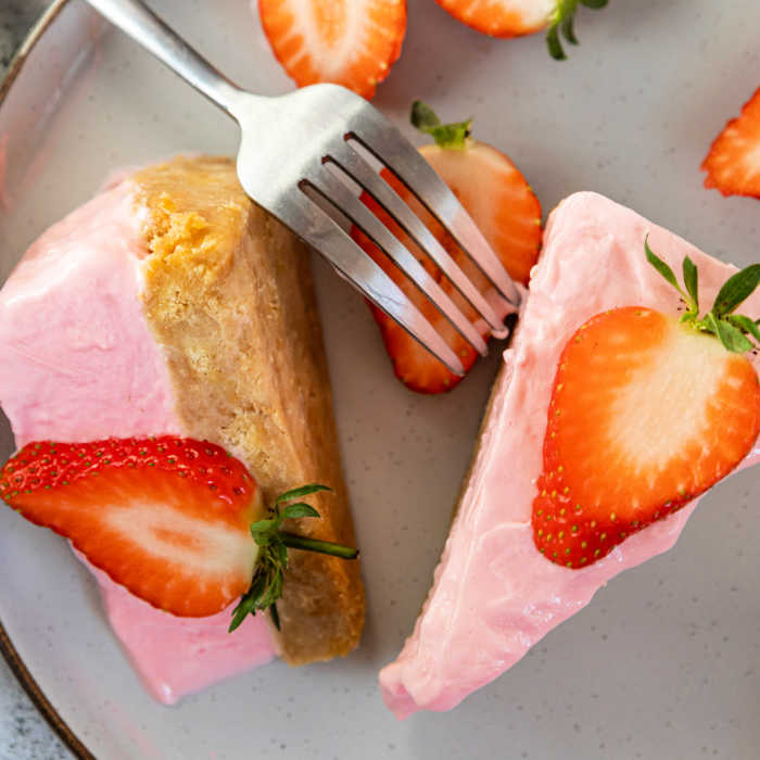 strawberry cheesecake - no baking required, made with fresh strawberries