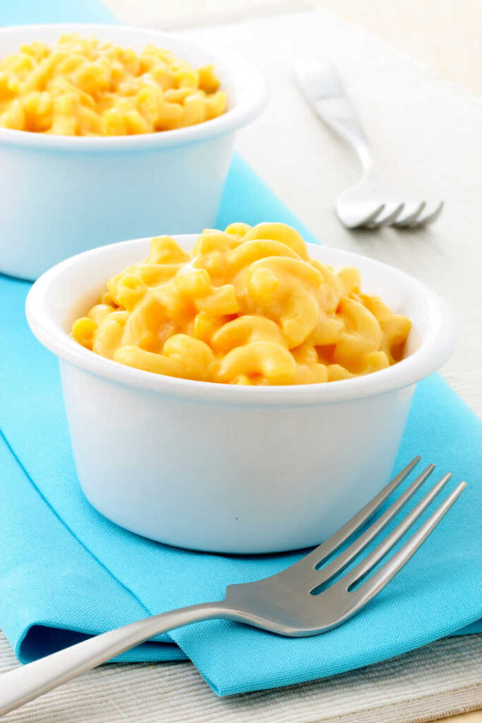 Easy Slow Cooker Macaroni and Cheese - perfect for your crockpot
