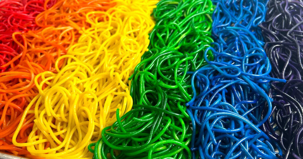 how to make rainbow spaghetti for Sensory bins