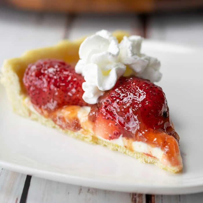 cream cheese strawberry tart recipe - perfect for summer or valentine's day
