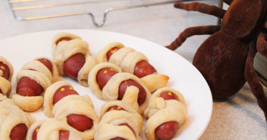 These pairings keep mummy hot dogs fun, balanced and perfect for Halloween parties, classroom treats or family movie nights.