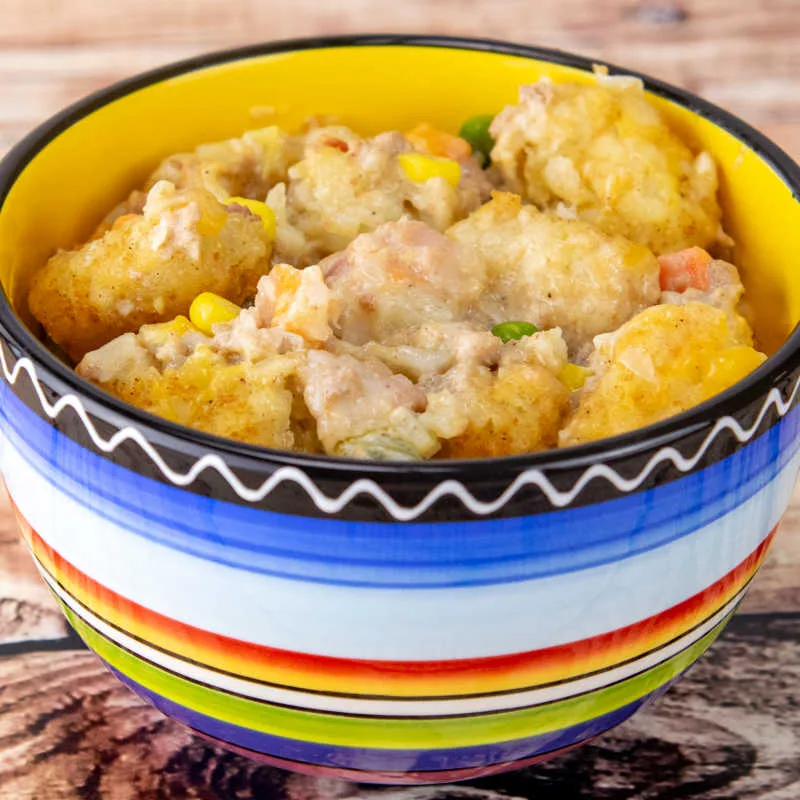 This hearty, savory bacon cheeseburger casserole pairs best with lighter sides and fresh flavors that balance its rich, cheesy, and smoky taste