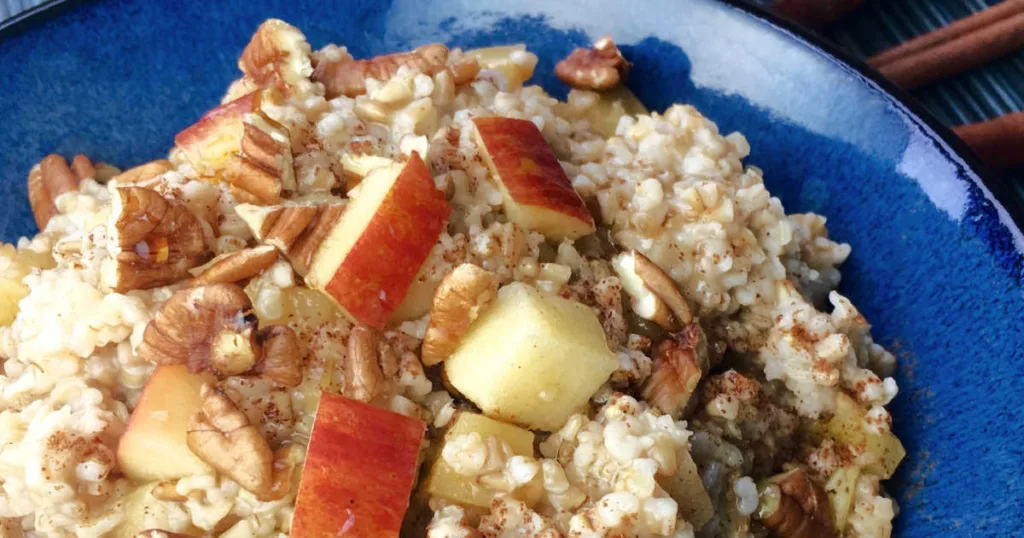 This Slow Cooker Apple Cinnamon Oatmeal feels comforting, filling and perfect for make-ahead breakfasts.