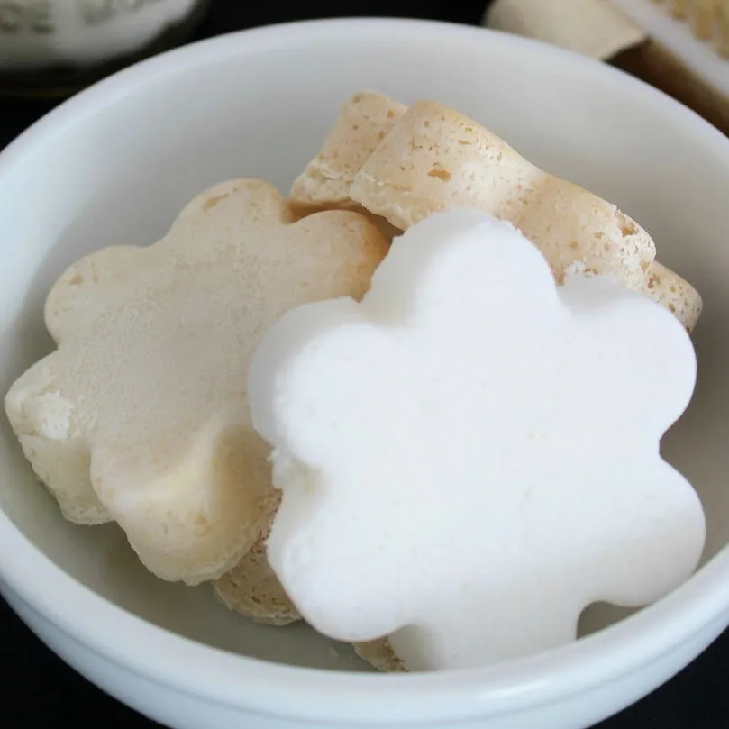 These homemade shower discs combine baking soda and essential oils into easy steamers that release refreshing aromas during hot showers: