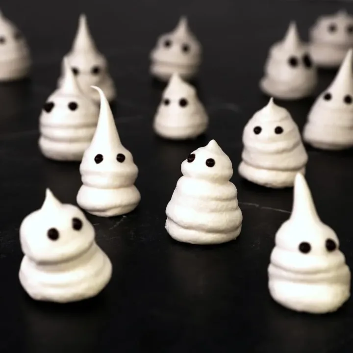 Image for Halloween Meringue Ghosts