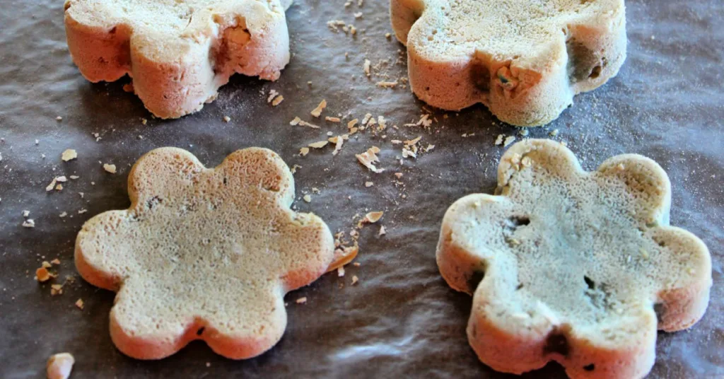 Lvaender bath bombs deliver relaxing fragrance, soothing texture and simple homemade charm in every bath.