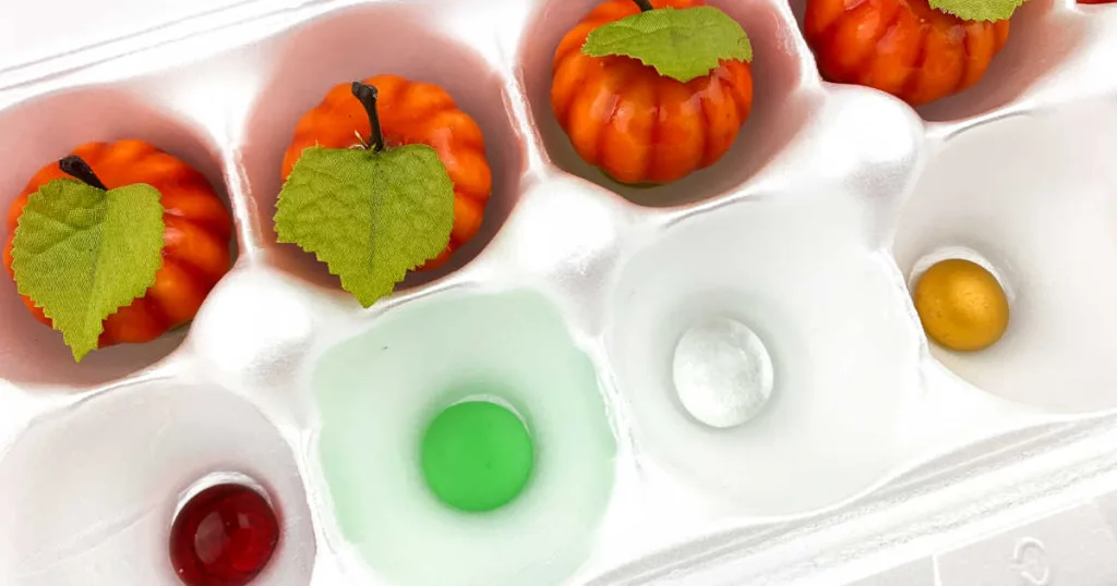 This egg carton pumpkin patch color matching game combines learning, fine motor practice and playful competition for a memorable activity kids love and parents appreciate.